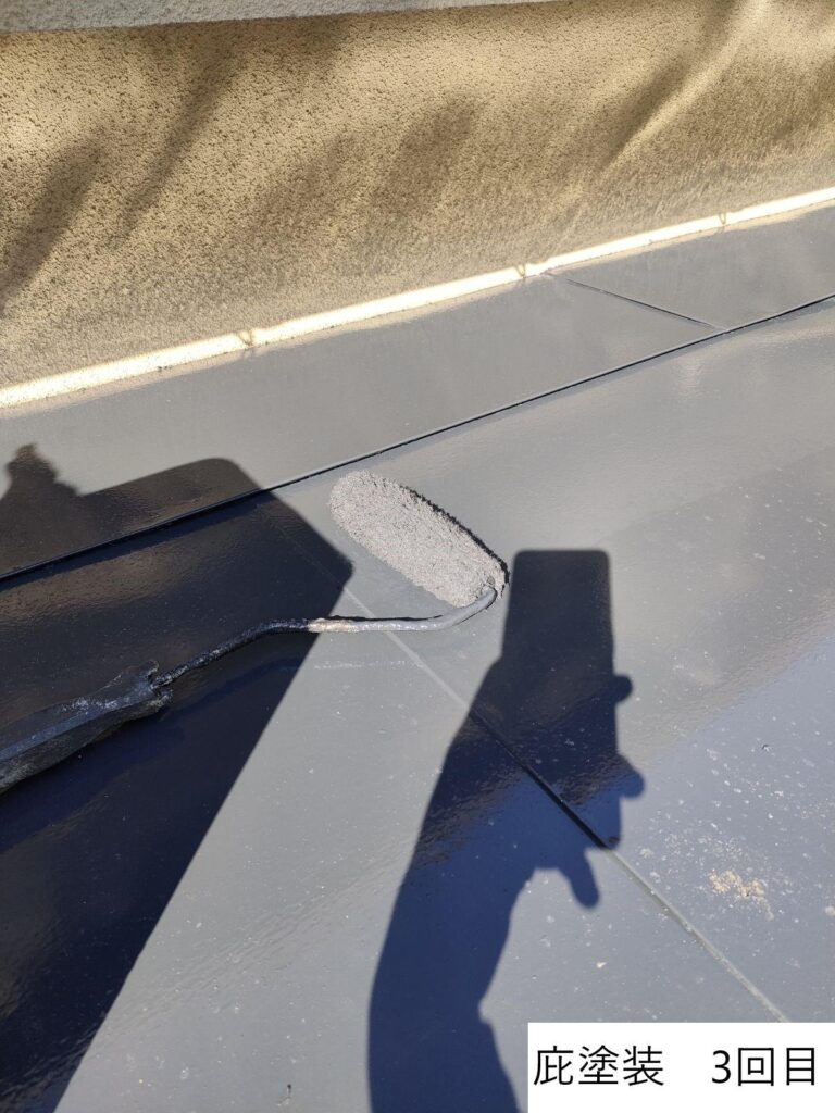 庇（ひさし）塗装3回目です。